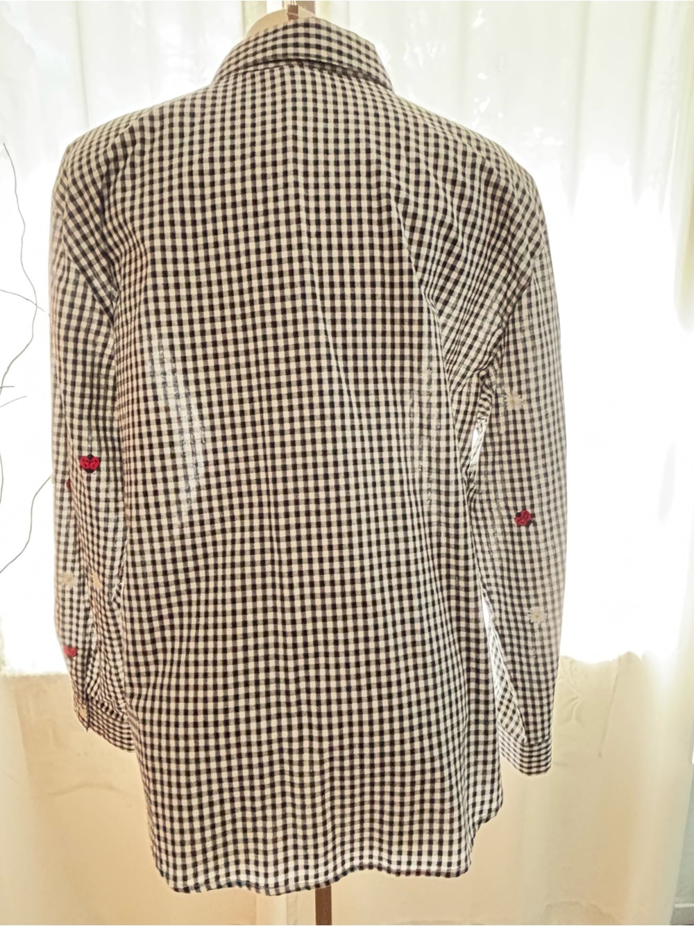 Teddi Black & White Gingham Embroidered Daisies & Ladybug Button-Up Shirt size L - Picture 6 of 10